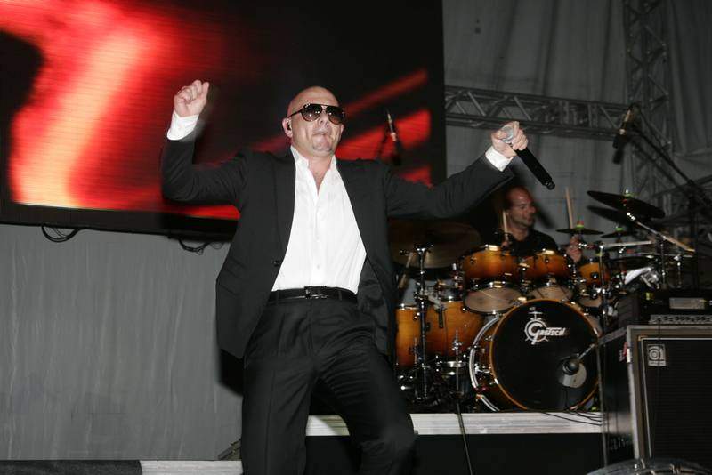 Rapper Pitbull leva os fas ao delirio no Mucuripe Club