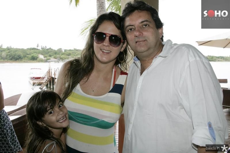 Julia, Georgiana e Guedes Neto