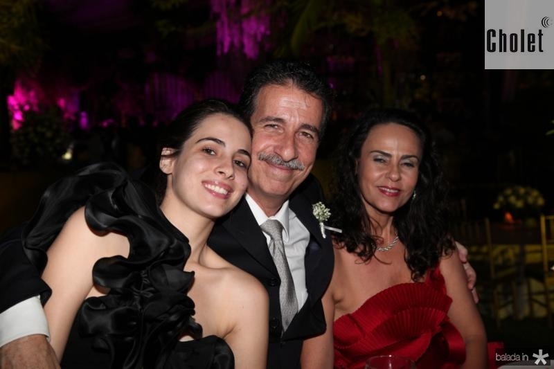 Larissa,  Emilio e Katerine Ari