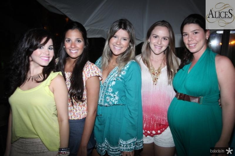 Carla Isidoro, Rafaela Maia, Raquel Xavier, Emilia Mesquita e Milena Melo