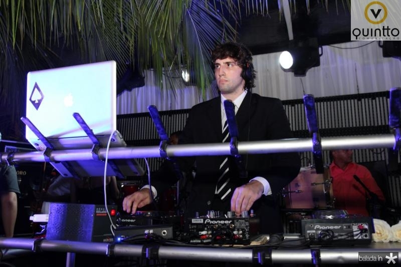 DJ Davi Fi&uacute;za
