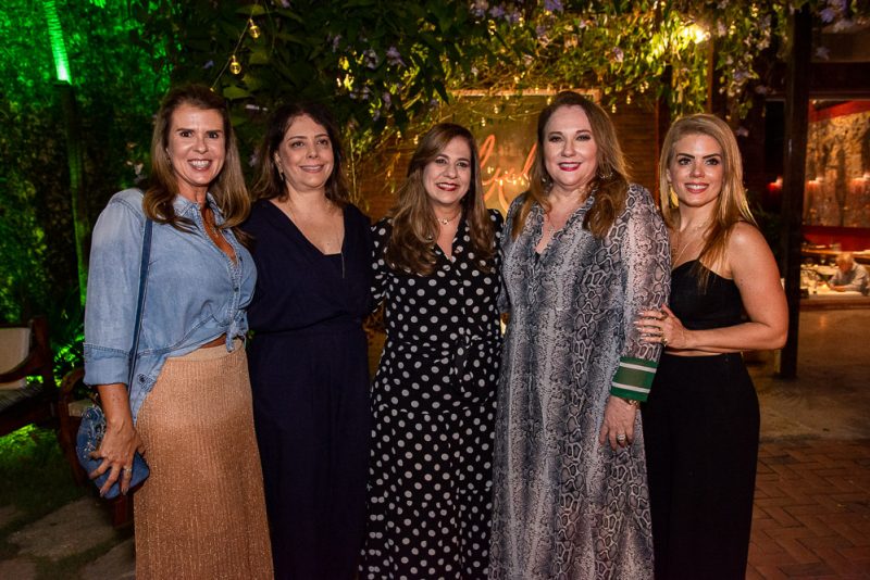 B-day - Luiziane Cavalcante troca de idade com festa surpresa no L’Ô Restaurante