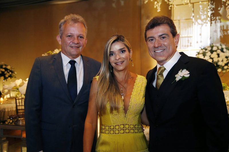 Chuva de Arroz - Como reza a tradição católica, Rayssa Cavalcante e Alexandre Ary Pereira tornam-se marido e mulher
