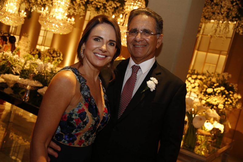 Chuva de Arroz - Como reza a tradição católica, Rayssa Cavalcante e Alexandre Ary Pereira tornam-se marido e mulher