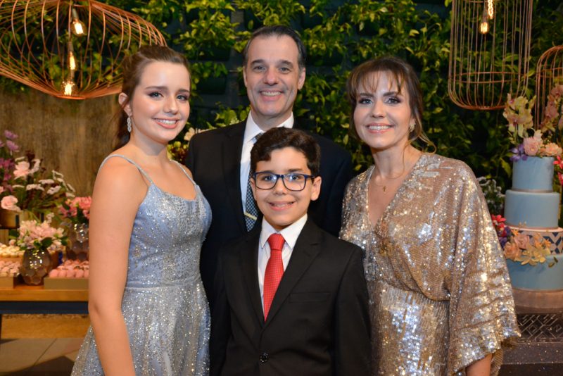 debut - Rodrigo e Manuela Vicentini armam superfesta para festejar os 15 anos da herdeira Beatriz