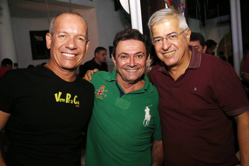 Em clima de folia - Em ritmo de pré-carnaval, Bloco Vem Pra Cá agita o Ideal Clube