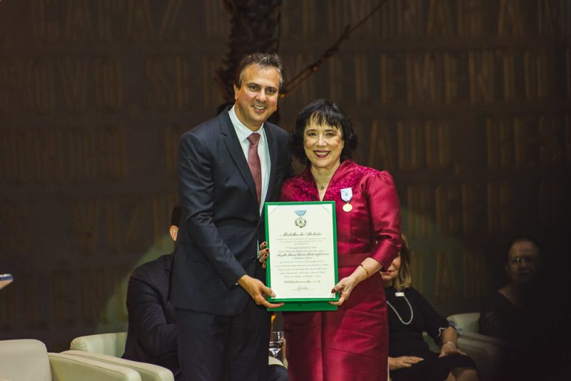 Reconhecimento - Governador Camilo Santana homenageia importantes personalidades com a Medalha Abolição