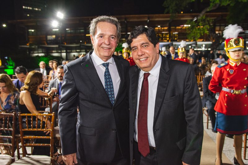 Reconhecimento - Governador Camilo Santana homenageia importantes personalidades com a Medalha Abolição