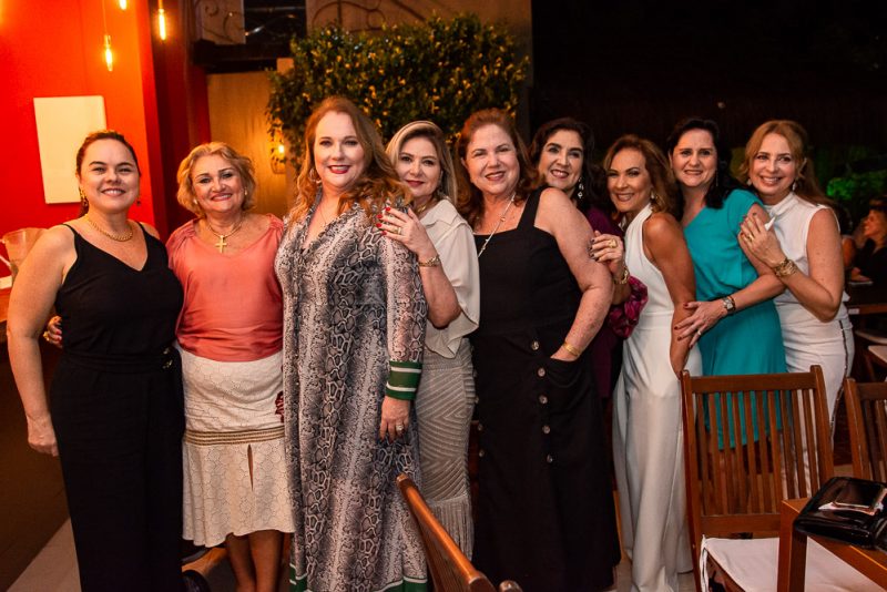 B-day - Luiziane Cavalcante troca de idade com festa surpresa no L’Ô Restaurante