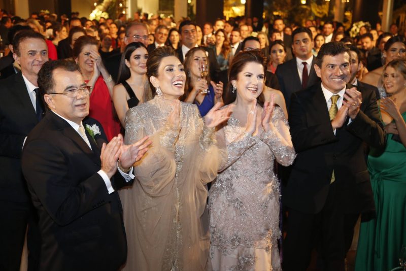 Chuva de Arroz - Como reza a tradição católica, Rayssa Cavalcante e Alexandre Ary Pereira tornam-se marido e mulher