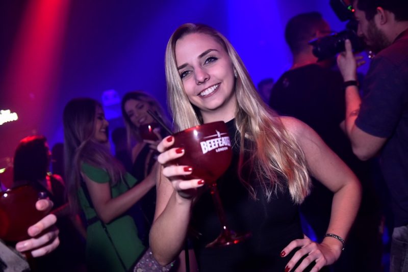 Privezinha - Boate Living reúne uma turma festeira durante o fim de semana