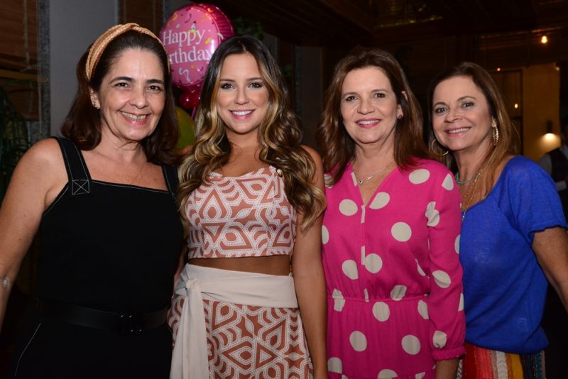 Gente que brilha - Geni Correia Lima celebra a nova idade com festa surpresa no Misaki
