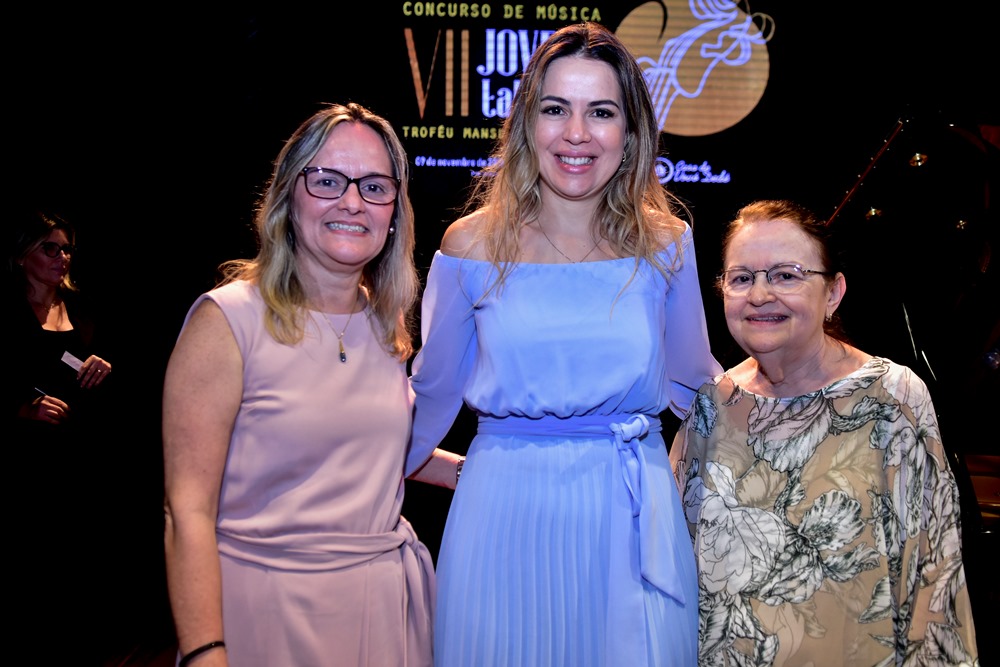 Justa homenagem - Onélia Santana encabeça lista de agraciados com o Troféu Mansueto Barbosa Justa homenagem - Onélia Santana encabeça lista de agraciados com o Troféu Mansueto Barbosa