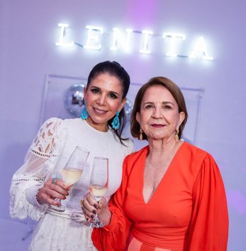 Lenita apresenta as novidades da coleção Alto Verão durante happening em clima de Natal Lenita apresenta as novidades da coleção Alto Verão durante happening em clima de Natal