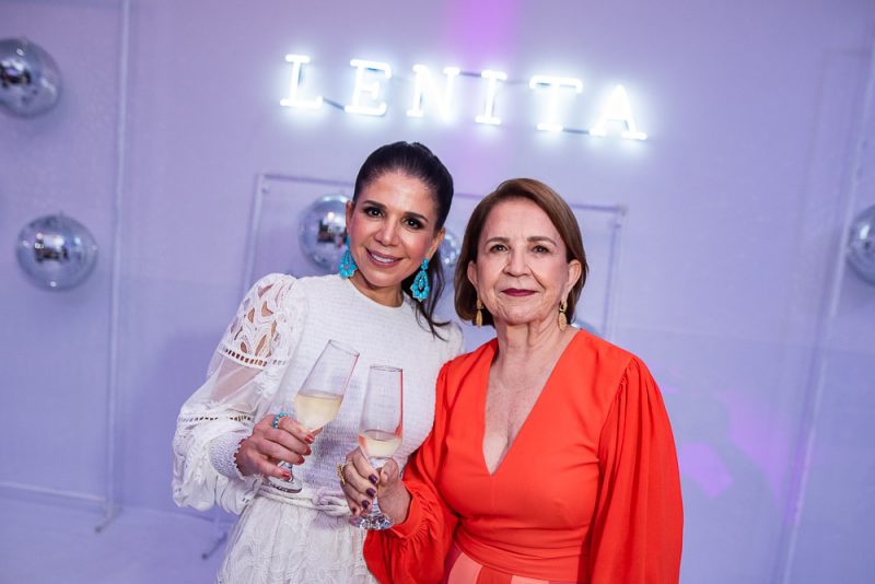 Lenita apresenta as novidades da coleção Alto Verão durante happening em clima de Natal Lenita apresenta as novidades da coleção Alto Verão durante happening em clima de Natal