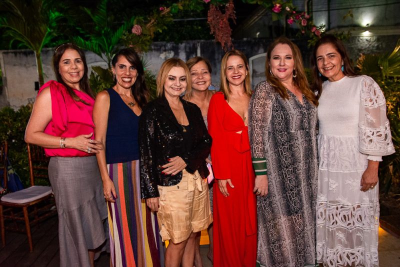 B-day - Luiziane Cavalcante troca de idade com festa surpresa no L’Ô Restaurante