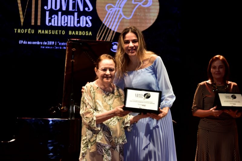 Justa homenagem - Onélia Santana encabeça lista de agraciados com o Troféu Mansueto Barbosa