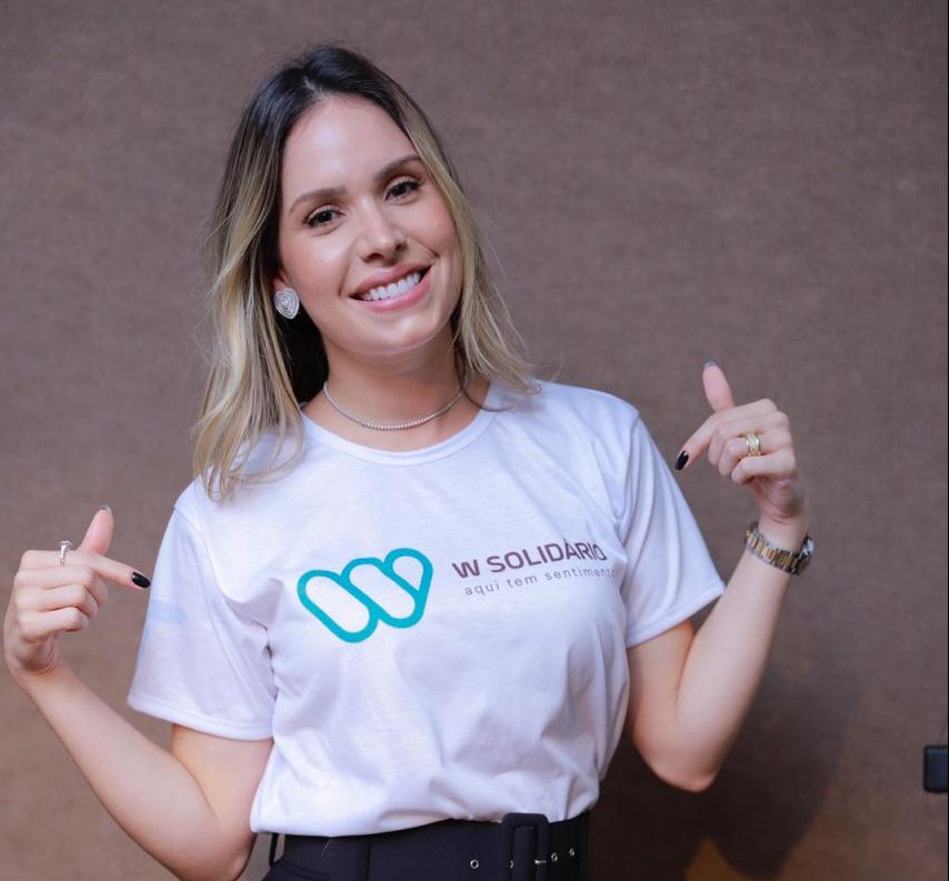 Thyane Dantas pilota bazar beneficente com figurinos de Wesley Safadão Thyane Dantas pilota bazar beneficente com figurinos de Wesley Safadão