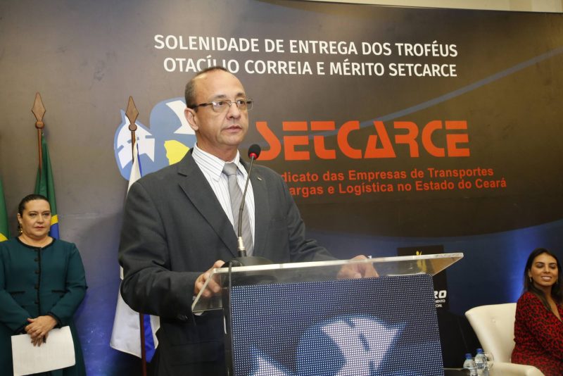 Homenagem - Superprestigiada! foi assim a noite de homenagens da Setcarce à personalidades do transporte