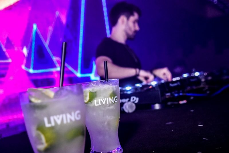 Privezinha - Boate Living reúne uma turma festeira durante o fim de semana