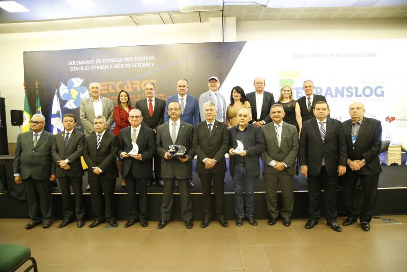 Homenagem - Superprestigiada! foi assim a noite de homenagens da Setcarce à personalidades do transporte
