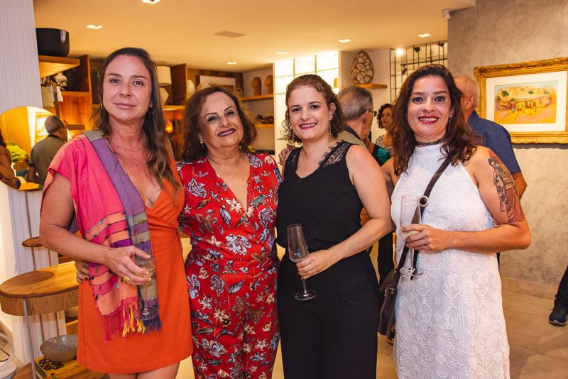 O Alquimista da Arte - Abertura da exposição “Barrica – Pintura com luz própria” reúne um público seleto na Sculpt