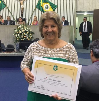 Ana Lúcia Mota é homenageada pelo importante papel na indústria cearense Ana Lúcia Mota é homenageada pelo importante papel na indústria cearense