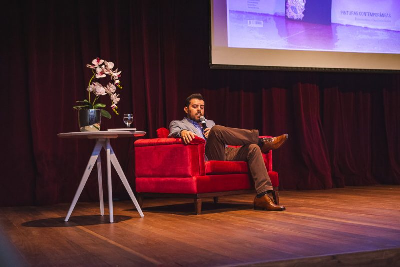 Eduardo Oliveira pilota o lançamento da antologia “Pinturas Contemporâneas” no Teatro Celina Queiroz Eduardo Oliveira pilota o lançamento da antologia “Pinturas Contemporâneas” no Teatro Celina Queiroz