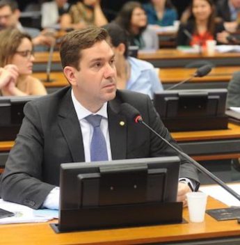 Eduardo Bismarck é destaque logo em seu primeiro ano legislativo Eduardo Bismarck é destaque logo em seu primeiro ano legislativo