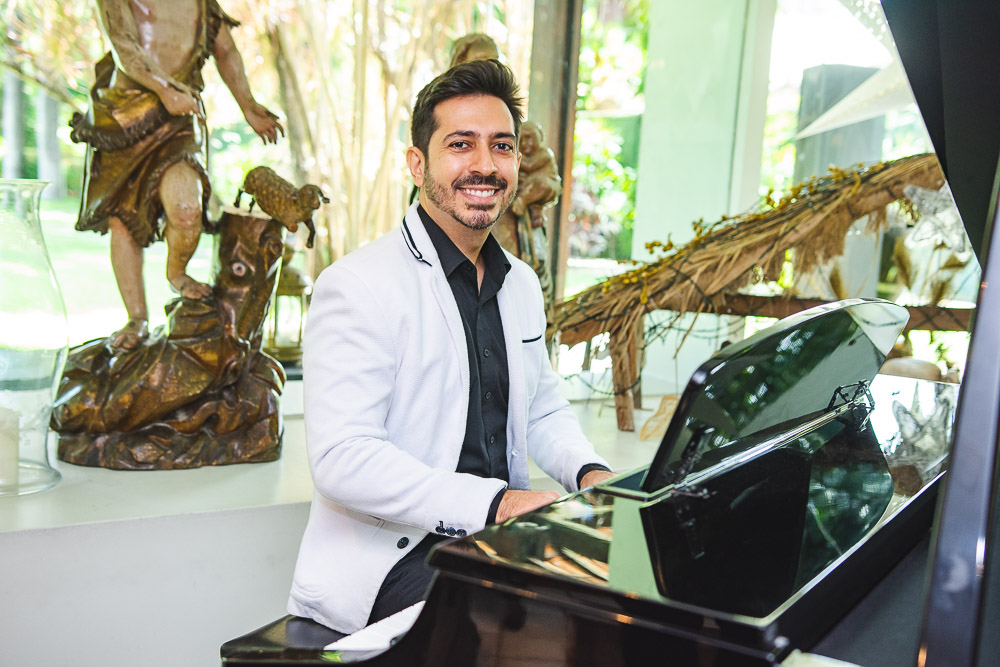 Felipe Adjafre promete fazer bonito em live solidária nesta quarta-feira Felipe Adjafre promete fazer bonito em live solidária nesta quarta-feira
