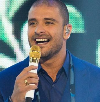 Diogo Nogueira abre as férias de janeiro com show na Santa Praia Diogo Nogueira abre as férias de janeiro com show na Santa Praia