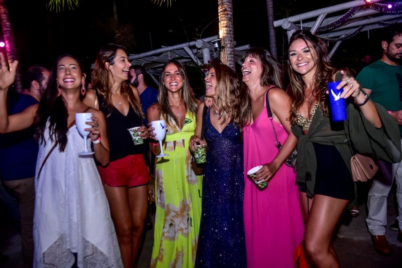 Grill'N Beat - Com open parrilla e open bar, Prainha do Colosso reúne uma turma das boas durante o weekend