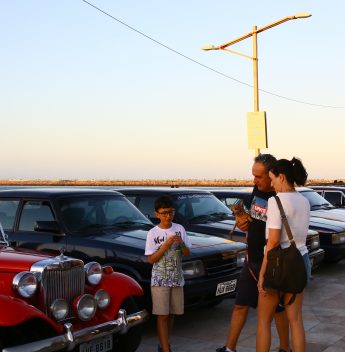 Os amantes das motos potentes e carros antigos têm encontro marcado na Praia de Iracema Os amantes das motos potentes e carros antigos têm encontro marcado na Praia de Iracema