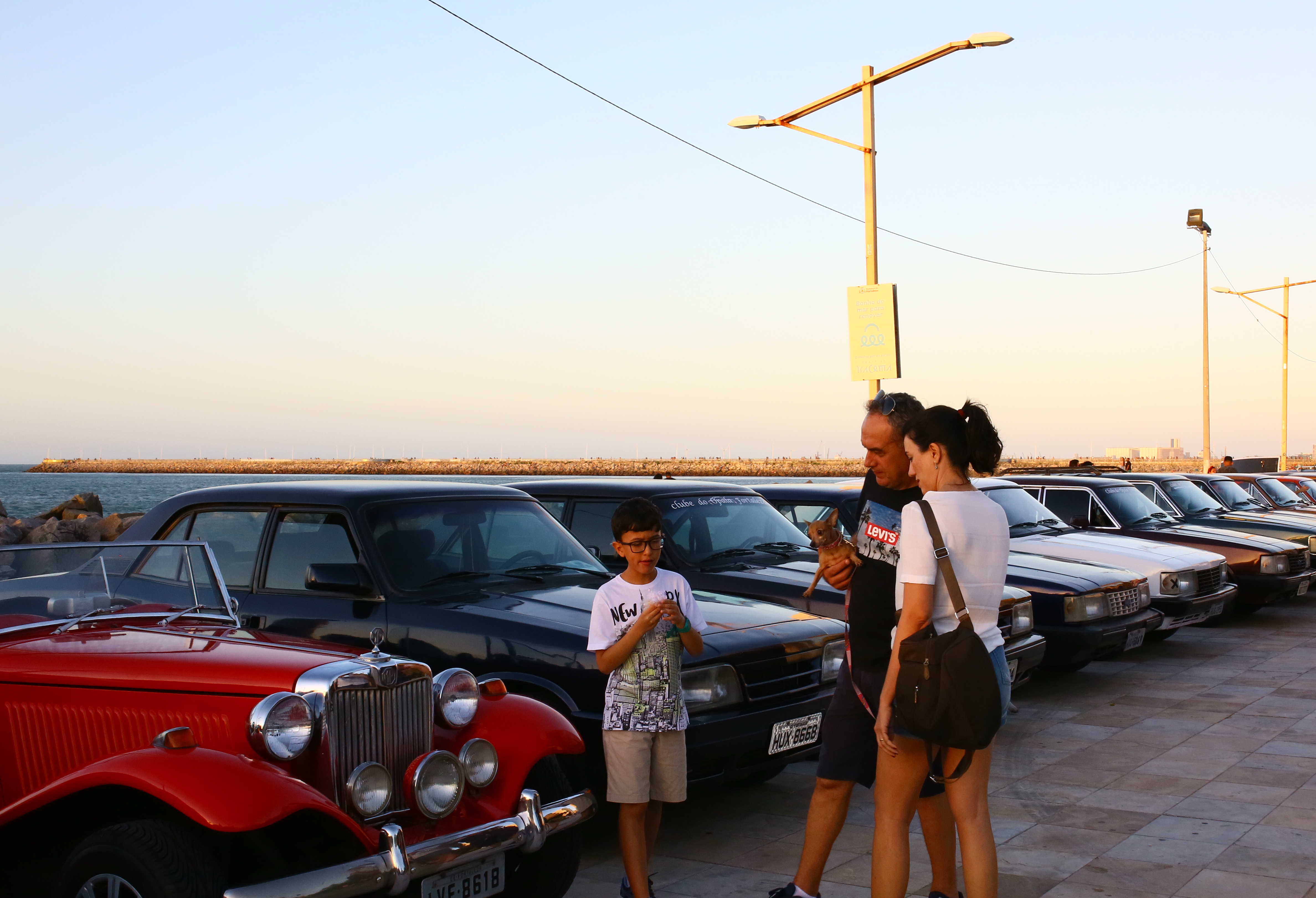 Os amantes das motos potentes e carros antigos têm encontro marcado na Praia de Iracema Os amantes das motos potentes e carros antigos têm encontro marcado na Praia de Iracema
