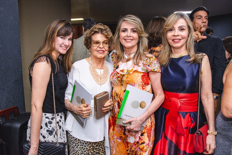 Teatro Celina Queiroz serve de palco do lançamento da antologia “Pinturas Contemporâneas” Teatro Celina Queiroz serve de palco do lançamento da antologia “Pinturas Contemporâneas”
