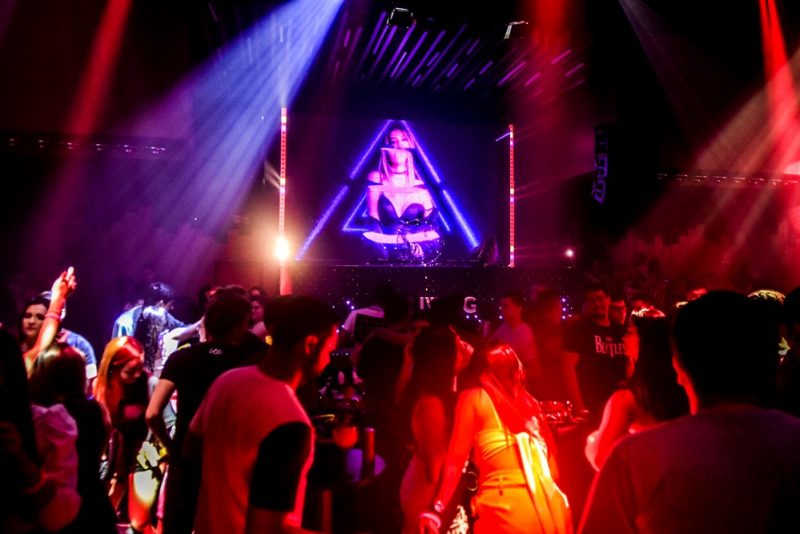 Baladinha - Privezinha movimenta a noite de sexta com muita vibração na Living