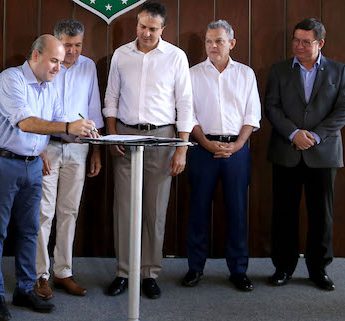Roberto Cláudio assina o termo de cessão do Lord Hotel à CMFor Roberto Cláudio assina o termo de cessão do Lord Hotel à CMFor
