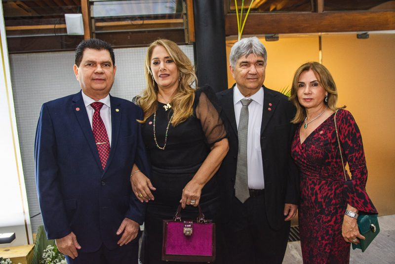 Reconhecimento - Governador Camilo Santana homenageia importantes personalidades com a Medalha Abolição
