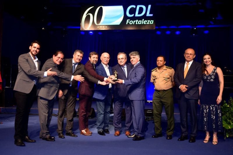 CDL de Fortaleza entrega o Troféu Iracema 2019 ao empresário Wellington Quezado de Menezes Holanda CDL de Fortaleza entrega o Troféu Iracema 2019 ao empresário Wellington Quezado de Menezes Holanda