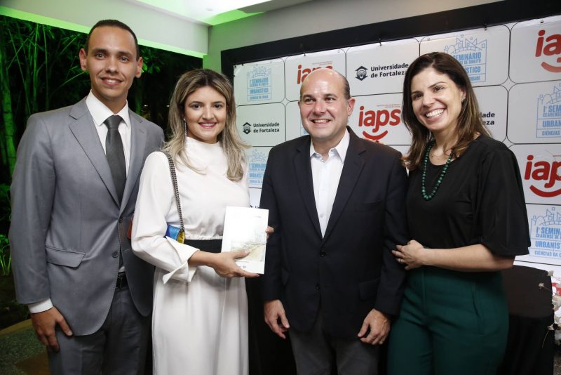 Pedro Rocha Neto pilota lançamento de livro na Universidade de Fortaleza Pedro Rocha Neto pilota lançamento de livro na Universidade de Fortaleza