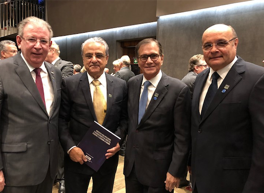 Governo e indústria vão acelerar a expansão econômica brasileira Governo e indústria vão acelerar a expansão econômica brasileira