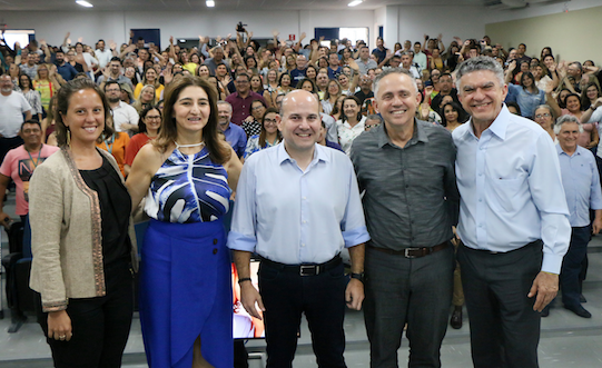 Roberto Cláudio anuncia aporte de R$ 41 milhões na Educação Roberto Cláudio anuncia aporte de R$ 41 milhões na Educação