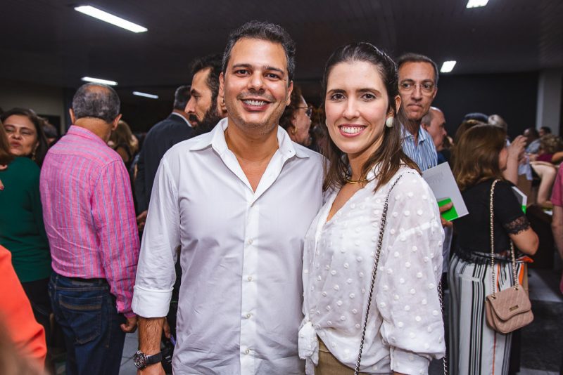 Pensamentos e Desconstruções - Teatro Celina Queiroz serve de palco do lançamento da antologia “Pinturas Contemporâneas”