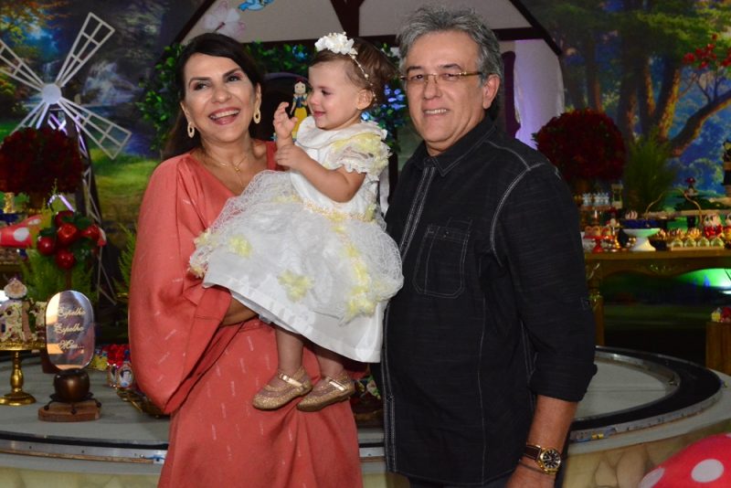 Snow Withe - Suyanne Bessa e Adriano Romero celebram o primeiro aninho de Maria Fernanda