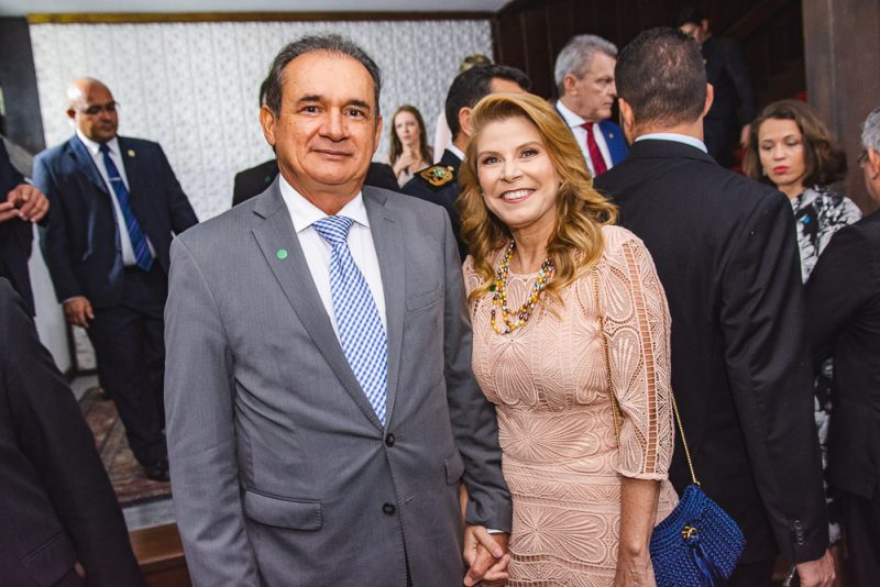 Reconhecimento - Governador Camilo Santana homenageia importantes personalidades com a Medalha Abolição