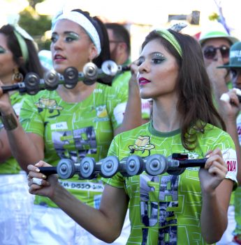 Bloco Camaleões do Vila celebra 10 anos no pré-carnaval de Fortaleza Bloco Camaleões do Vila celebra 10 anos no pré-carnaval de Fortaleza