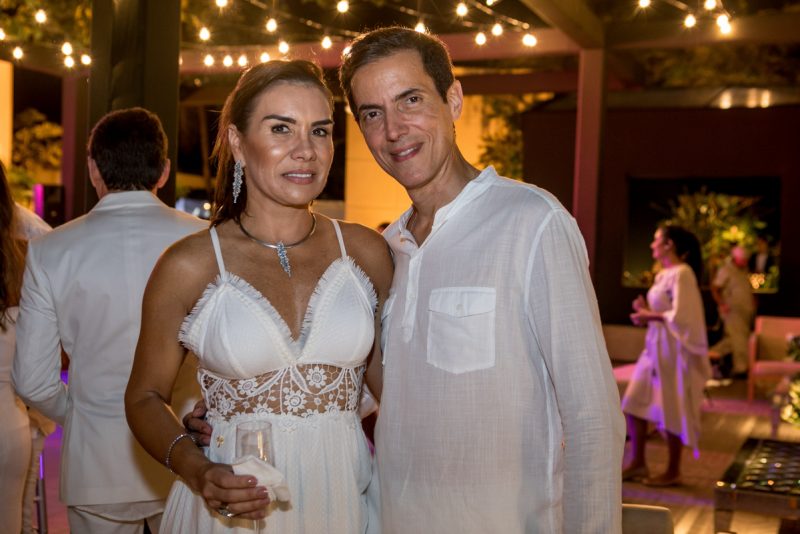 Em dose dupla - Alto astral, descontração e muita alegria marcam a sessão parabéns de Branca e Racine Mourão