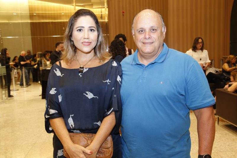 TANTAS PALAVRAS - Marcos Lessa faz tributo a Emílio Santiago e Gonzaguinha no palco do Teatro Riomar