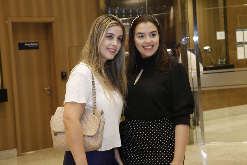 TANTAS PALAVRAS - Marcos Lessa faz tributo a Emílio Santiago e Gonzaguinha no palco do Teatro Riomar