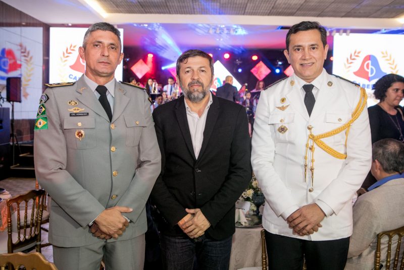 Reconhecimento - Élcio Batista é agraciado com a Medalha Djalma Baima pela Caixa Beneficente dos Militares do Ceará